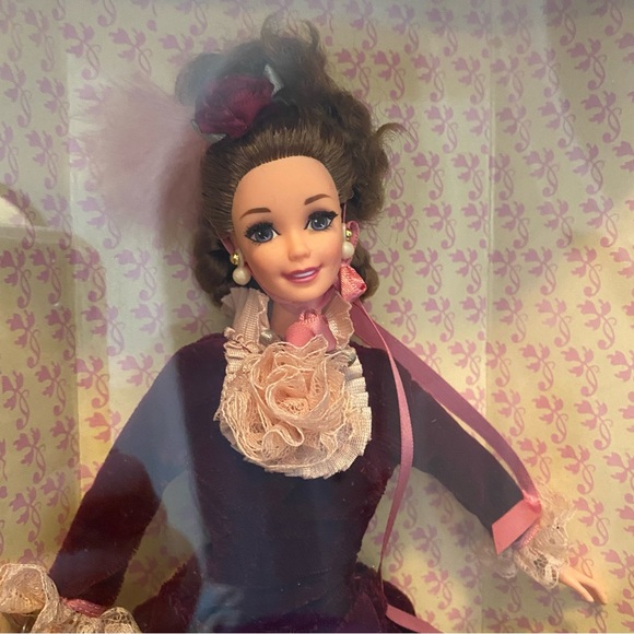 Victorian Lady Collectors Edition Barbie - Picture 9 of 10